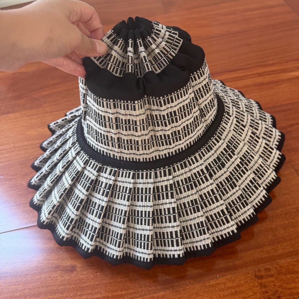 NEW Lorna Murray pleated accordion Black Cream Pleated Sun Hat large L